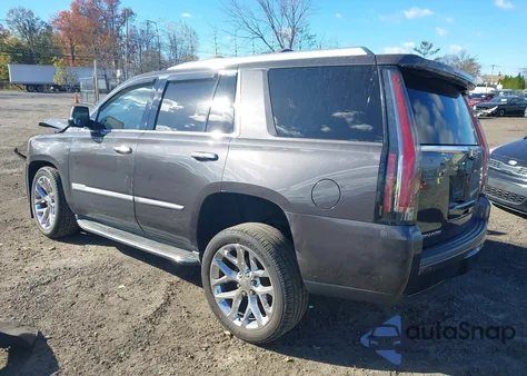 2015 Cadillac Escalade Luxury z USA, uszkodzony, nr VIN 1GYS4MKJ7FR705533